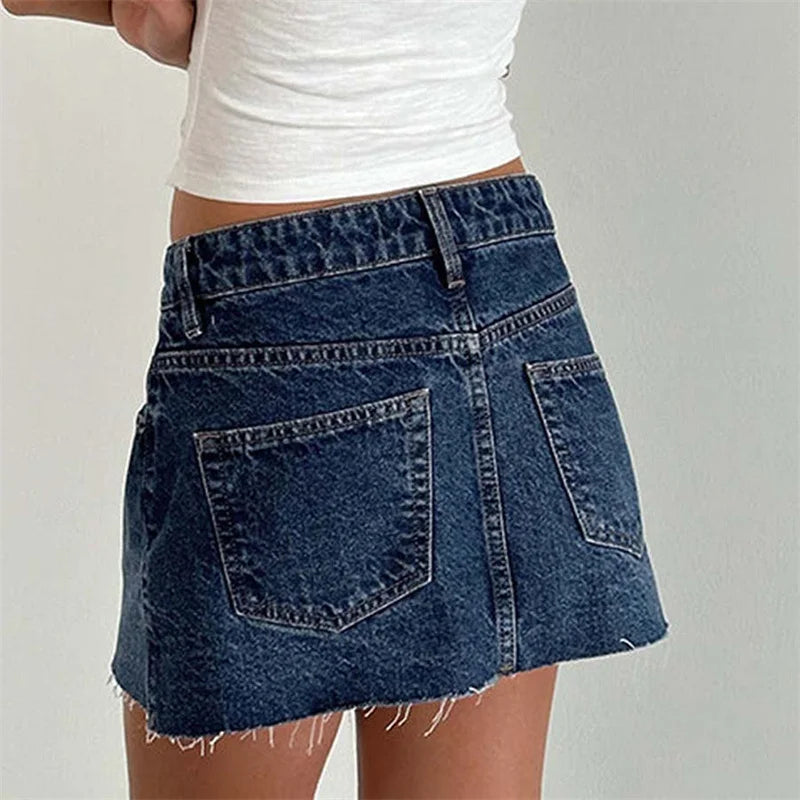 The '90s cargo mini denim skirt