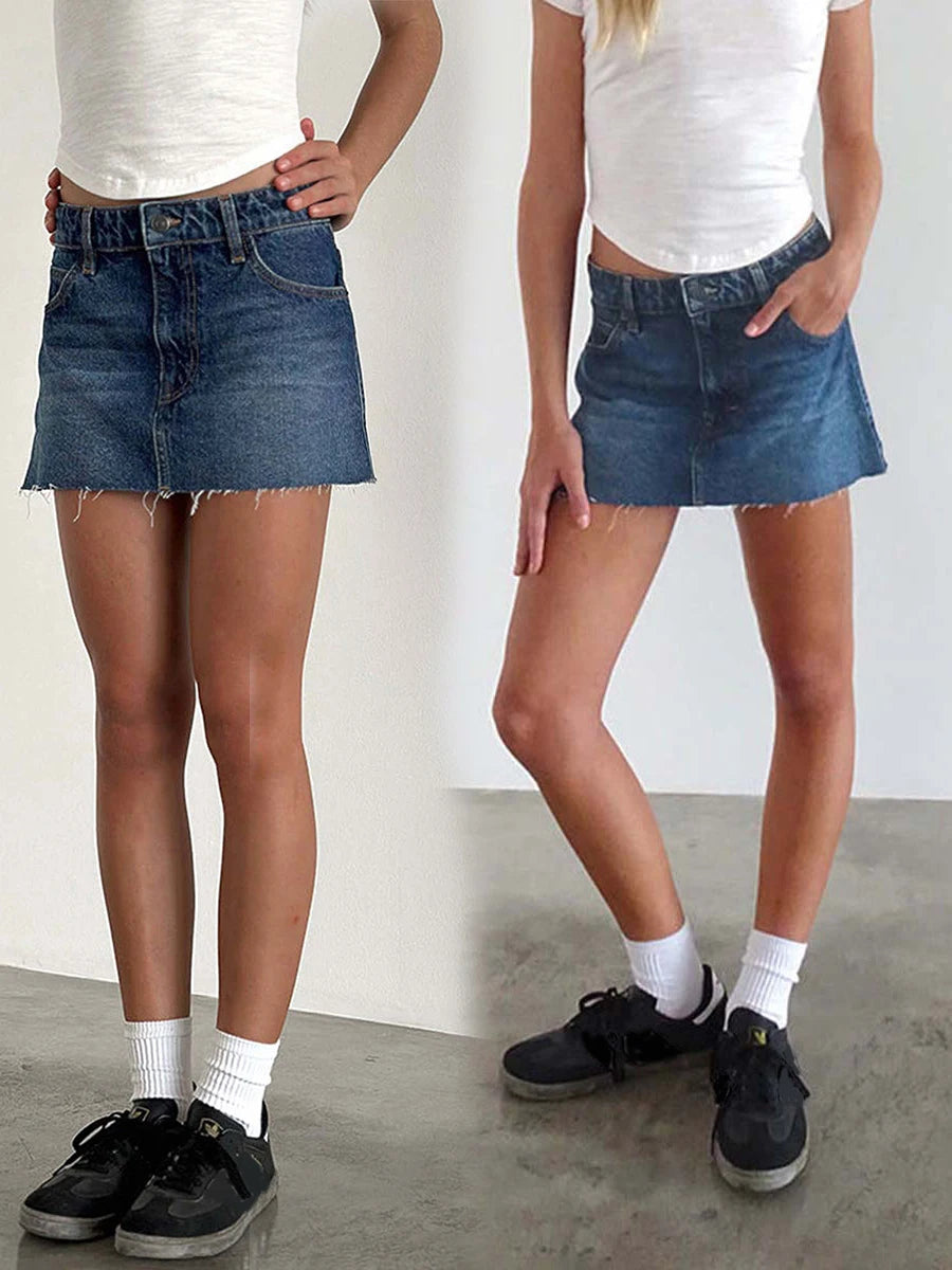 The '90s cargo mini denim skirt