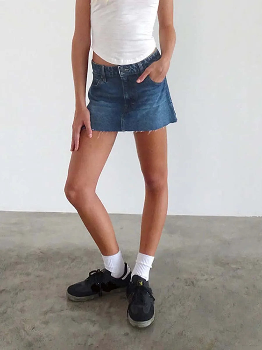 The '90s cargo mini denim skirt
