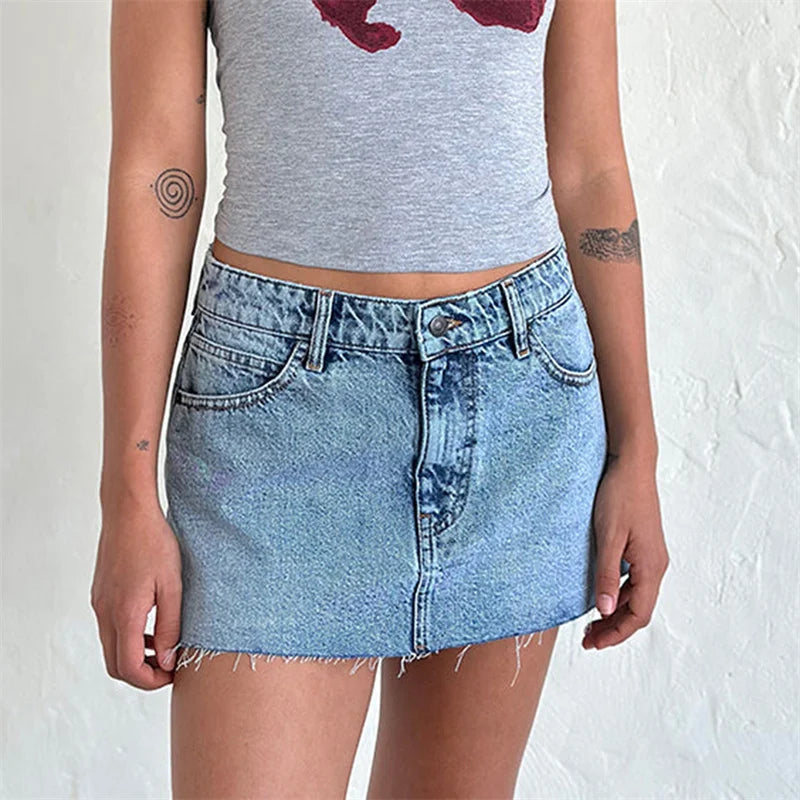 The '90s cargo mini denim skirt
