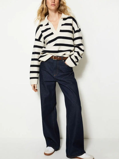 Collar Fine-Knit V-Neck Sweater