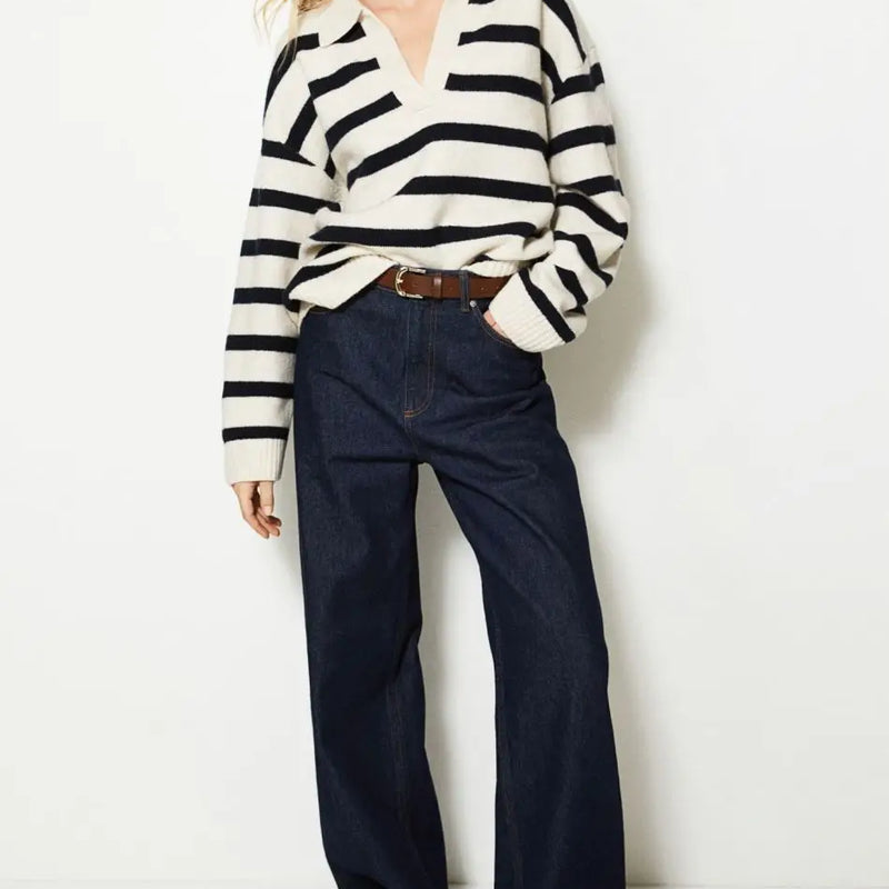 Collar Fine-Knit V-Neck Sweater