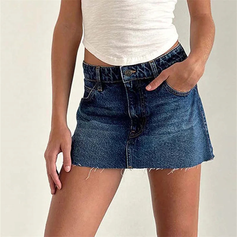 The '90s cargo mini denim skirt