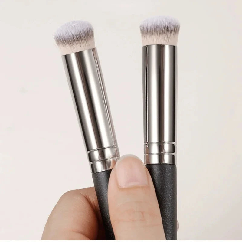 Flawless Complexion Blending Brush