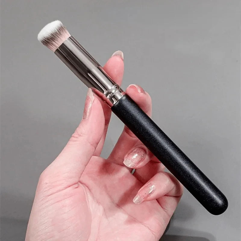 Flawless Complexion Blending Brush